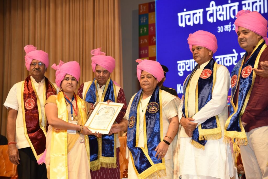 रायपुर : पत्रकारिता के आदर्श गुणों को अपनाते हुए राष्ट्र निर्माण में सहयोग करें : राज्यपाल उइके