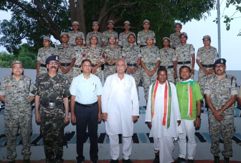 रायपुर : पहले वर्दी देख कर लोग भाग जाते थे, अब सुरक्षाबलों के कैम्प स्थापित करने में ग्रामीण कर रहे सहयोग