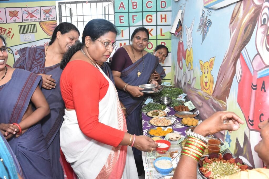 राजनांदगांव : महापौर ने राजनांदगांव जिले में मुख्यमंत्री सुपोषण अभियान अंतर्गत अतिरिक्त गर्म भोजन का किया शुभारंभ