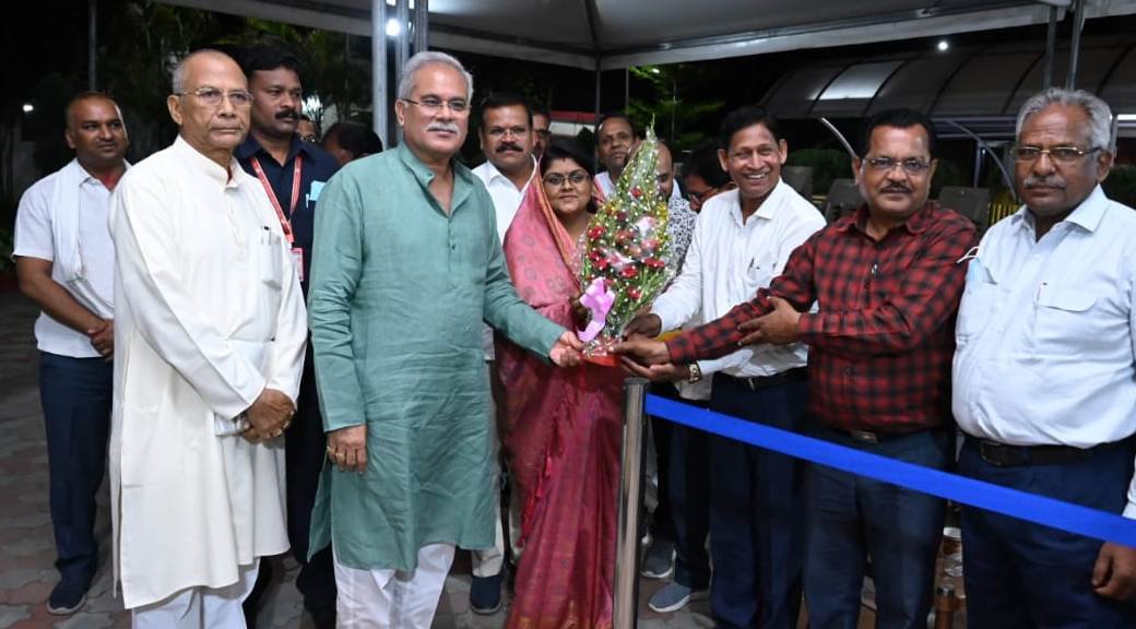 रायपुर : मुख्यमंत्री  बघेल से दुर्ग जिला साहू संघ के नवनिर्वाचित पदाधिकारीयों ने की सौजन्य मुलाकात