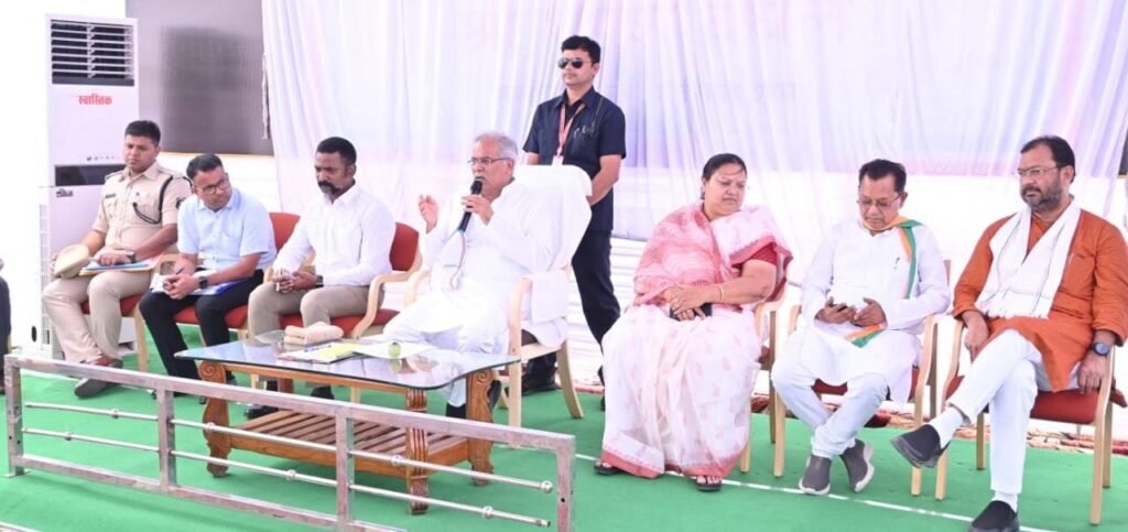 रायपुर : योजनाओं का बेहतर क्रियान्वयन होता है तो आम जनता शिकायत नहीं करेगी, बस्तर और सरगुजा में अच्छा काम इसलिए आई कम शिकायतें