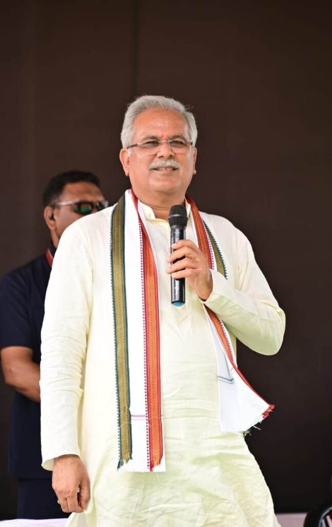 रायपुर : भेंट-मुलाकात अभियान : मुख्यमंत्री कर रहे फैसला ऑन द स्पॉट