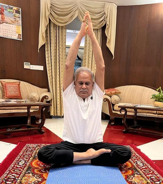 रायपुर : योग मनुष्य की शारीरिक, मानसिक और आध्यात्मिक ऊर्जा बढ़ाता है-मुख्यमंत्री  भूपेश बघेल