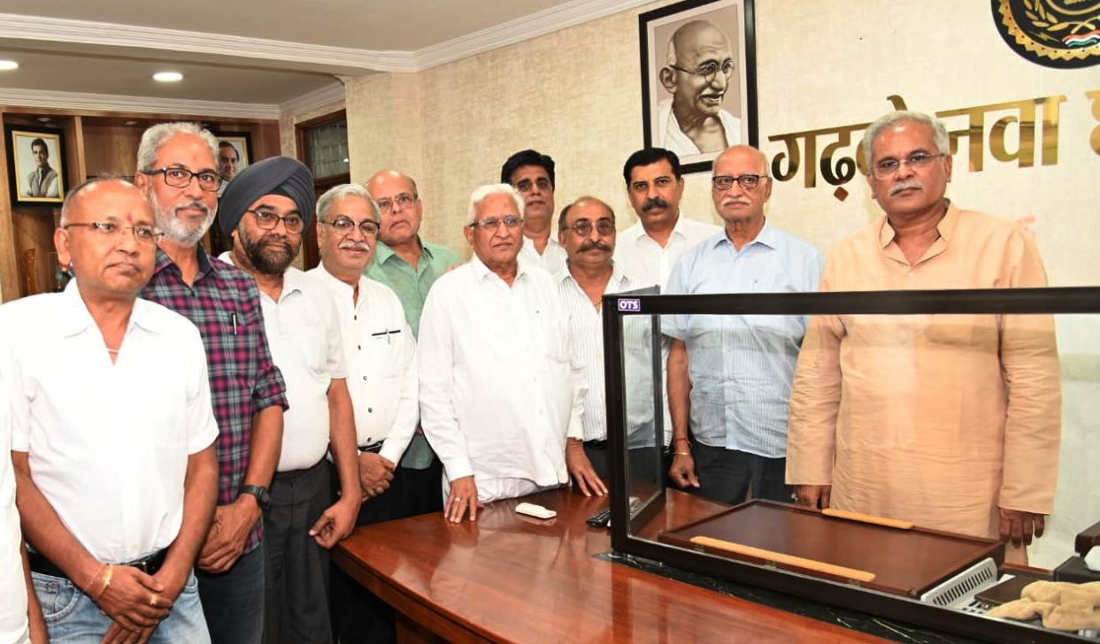 रायपुर : ​​​​​​​छत्तीसगढ़ के व्यापारिक संगठनों ने की मुख्यमंत्री से सौजन्य मुलाकात