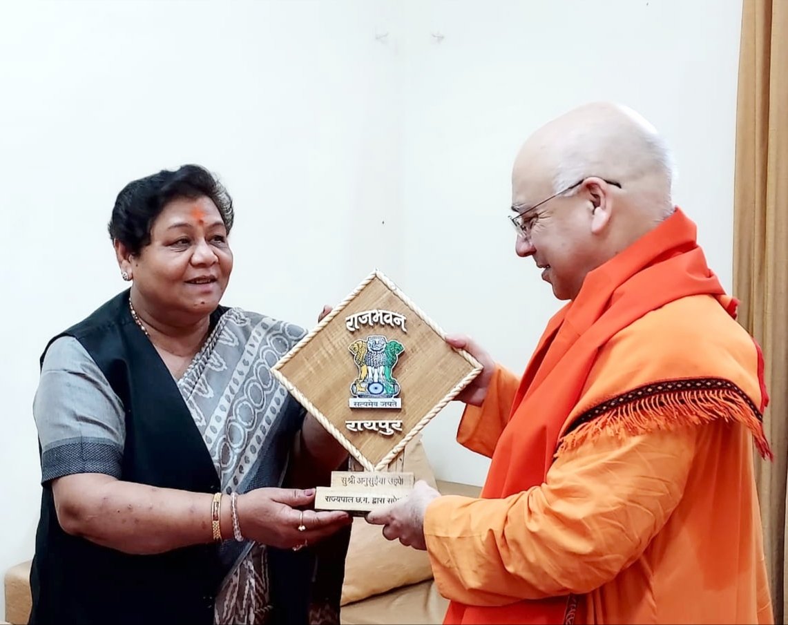 रायपुर : राज्यपाल  अनुसुईया उइके ने प्रसिद्ध बेलूर मठ का किया भ्रमण, रामकृष्ण परमहंस और स्वामी विवेकानंद को किया नमन