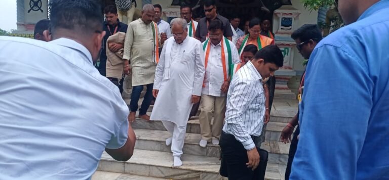 रायपुर :  मुख्यमंत्री  भूपेश बघेल ने कंवर समाज द्वारा निर्मित राधा कृष्ण मंदिर के किये दर्शन…