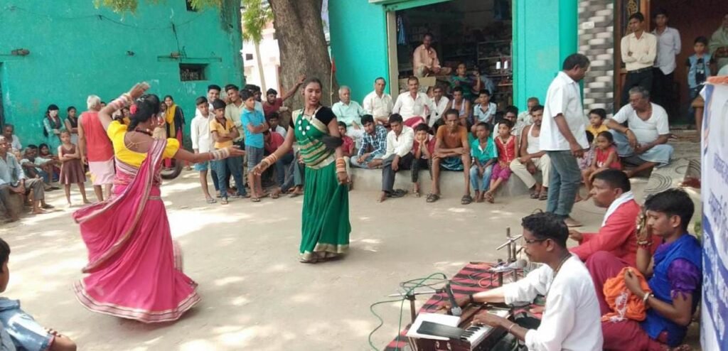 रायपुर : कला जत्थों के माध्यम से राज्य के ग्रामीण इलाकों में किया जा रहा है शासकीय योजनाओं का व्यापक प्रचार