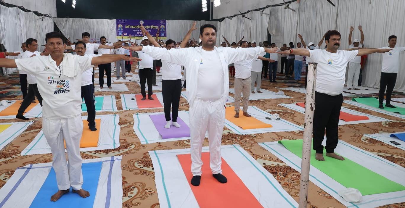 रायपुर : अंतर्राष्ट्रीय योग दिवस : शरीर को स्वस्थ रखने के लिए योग को बनाएं जीवन का हिस्सा: उच्च शिक्षा मंत्री ￼
