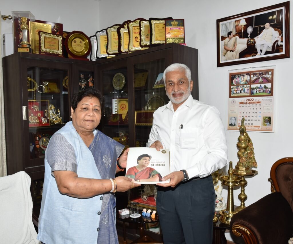 रायपुर : राज्यपाल उइके से राज्यसभा सांसद विजय साईं रेड्डी ने की सौजन्य भेंट