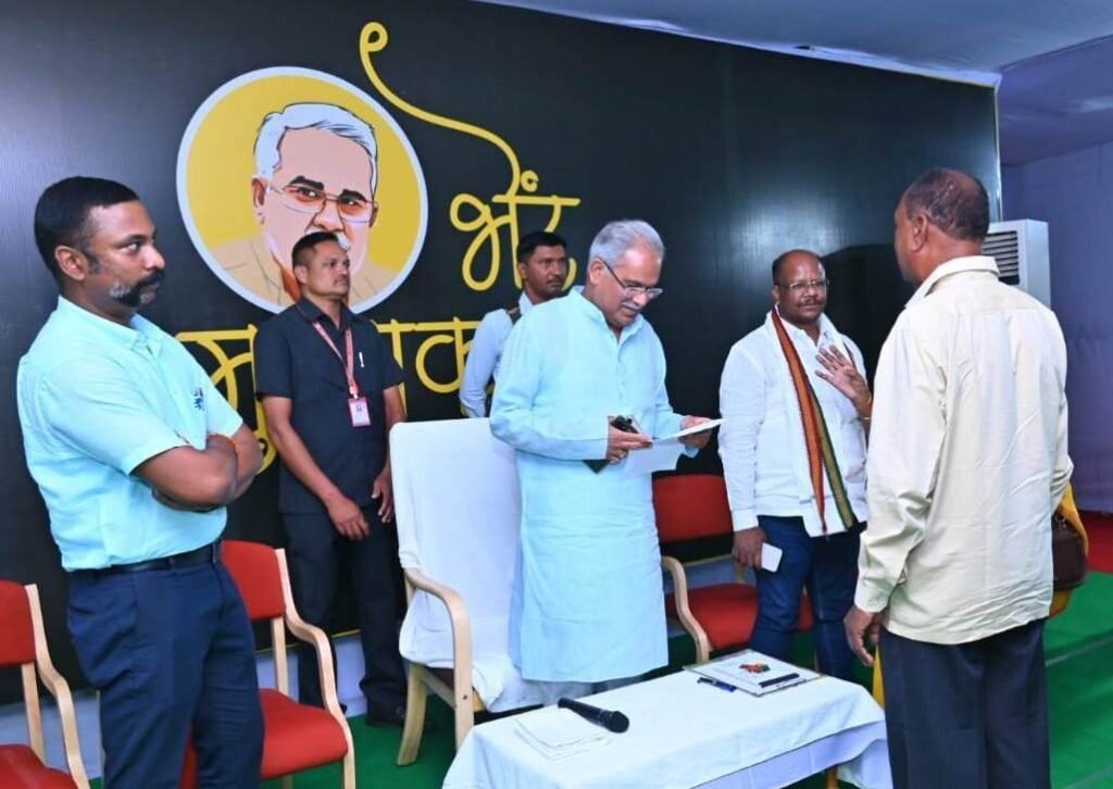 रायपुर : मुख्यमंत्री ने भानुप्रतापपुर में विभिन्न समाज के पदाधिकारियों से की भेंट-मुलाकात