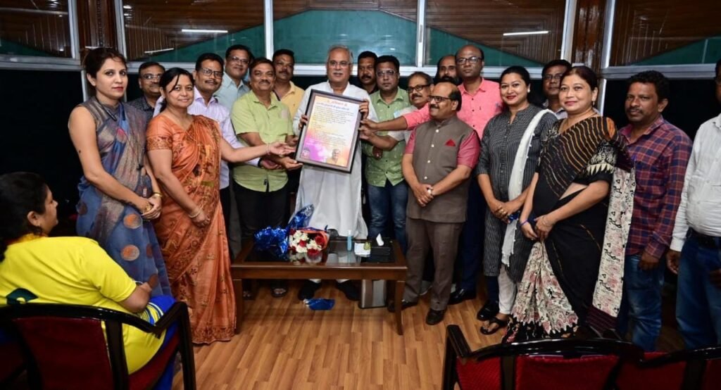रायपुर : सीवायएफ ने मुख्यमंत्री बघेल का किया सम्मान