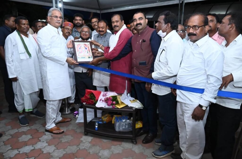 रायपुर: मुख्यमंत्री भूपेश बघेल से मानिकपुरी पनिका समाज के प्रतिनिधि मण्डल ने की सौजन्य मुलाकात