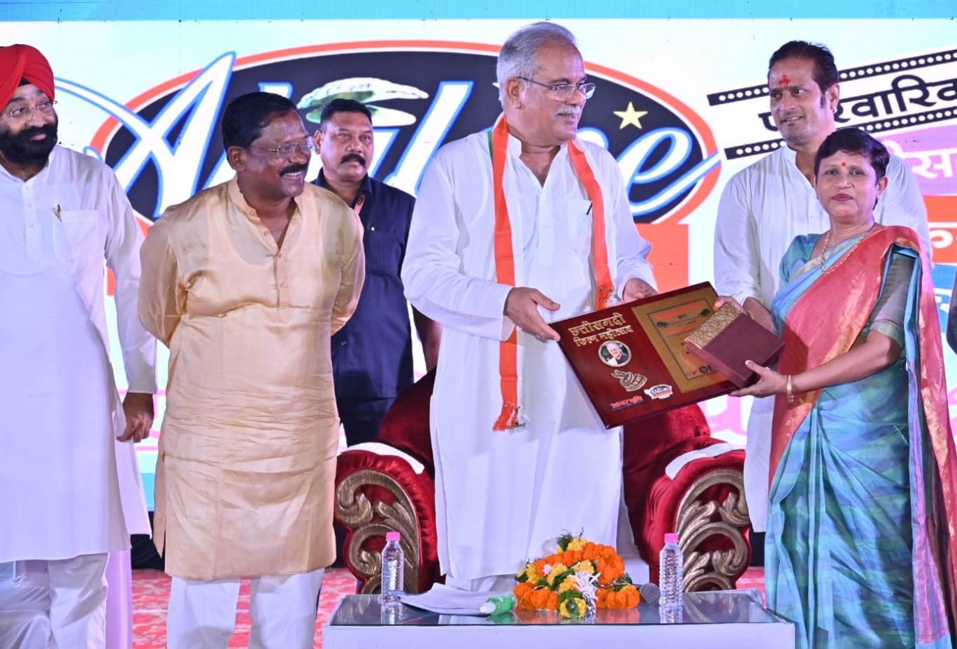 रायपुर : फिल्म नीति बनने से मिल रहा छत्तीसगढ़ी फिल्म उद्योग और पर्यटन को बढ़ावा: मुख्यमंत्री  भूपेश बघेल