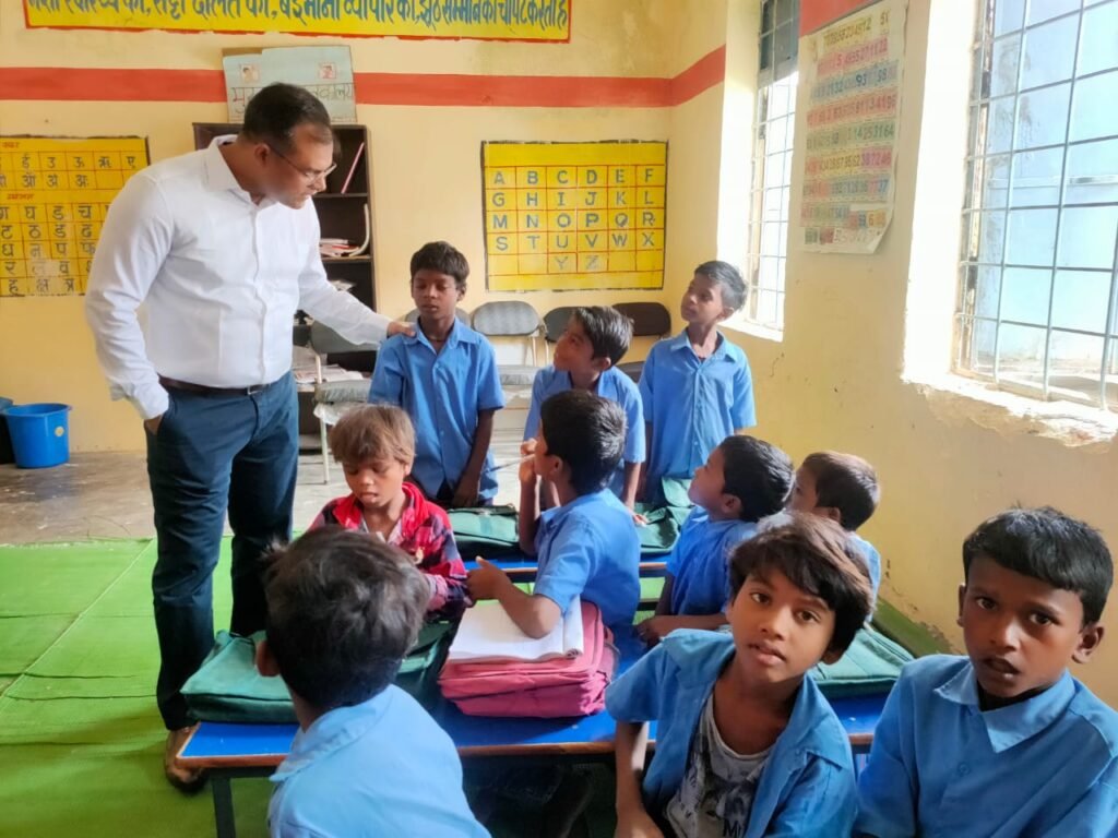 अम्बिकापुर : कलेक्टर कुन्दन कुमार ने किया स्वामी आत्मानन्द सहित अन्य विद्यालयों का निरीक्षण