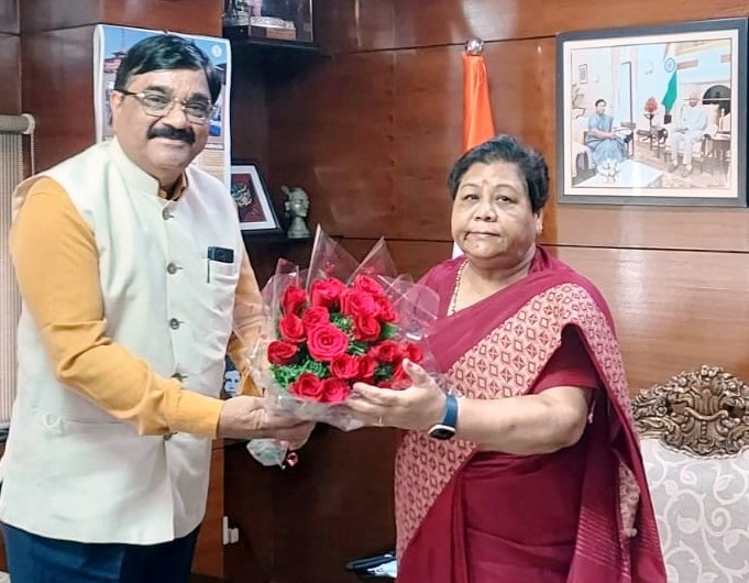 रायपुर:राज्यपाल  उइके से पूर्व कुलपति  पाठक ने की भेंट