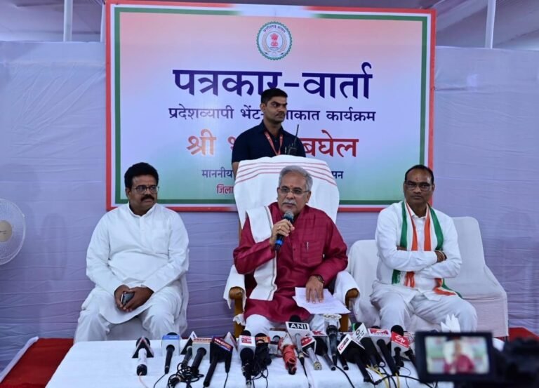 रायपुर :  पत्रकारों को संबोधित करते हुए मुख्यमंत्री ने कहा कि भेंट- मुलाकात में बिलासपुर संभाग की सबसे पहले शुरुआत आपके जिले से की…