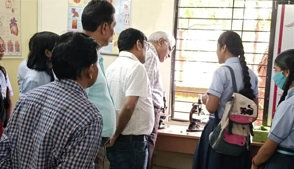 रायपुर : प्रमुख सचिव स्कूल शिक्षा ने अभनपुर और  गरियाबंद के स्कूलों का निरीक्षण किया