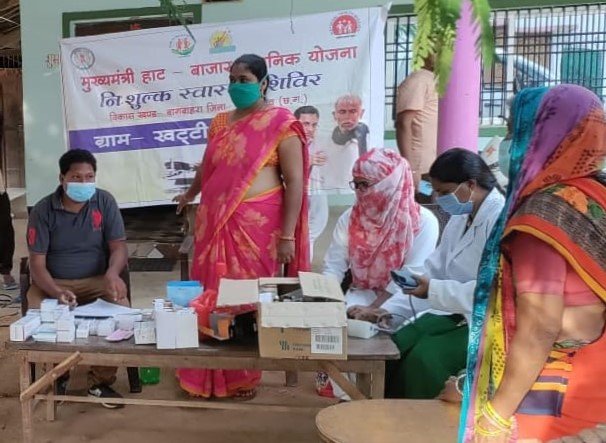 महासमुंद: विशेष लेख :मुख्यमंत्री हाट बाजार क्लीनिक योजना: मरीजों को त्वरित रूप से आधारभूत स्वास्थ्य सुविधाएं मिल रही