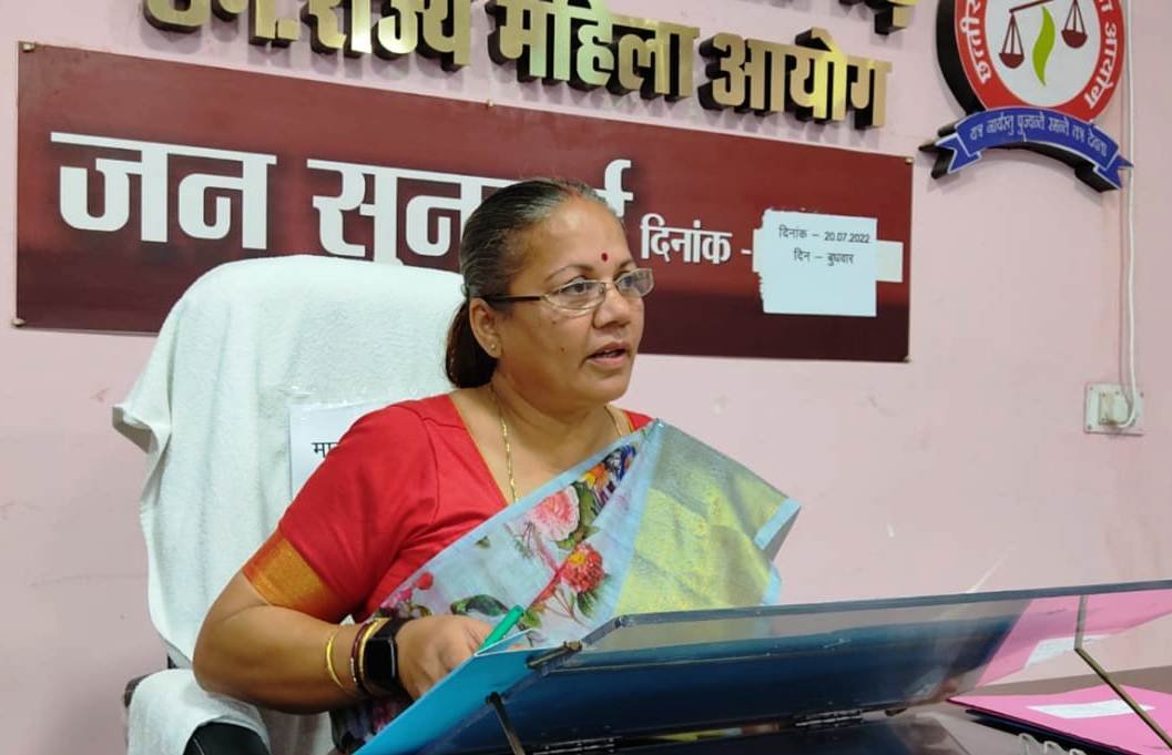 रायपुर : आरक्षक ने पत्नि को भरण पोषण के लिये 8 हजार रूपये तथा अन्य प्रकरण में 12 हजार प्रतिमाह देना स्वीकार किया