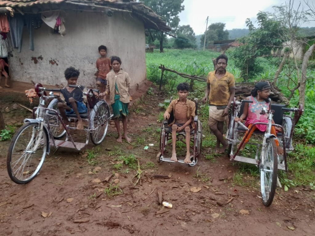 कवर्धा : ट्रायसायकल और व्हील चेयर पाकर चार दिव्यांग बच्चों के हौसलों को मिली उड़ान, खुले आसामां में घुम सकेंगे बाहर की दुनिया