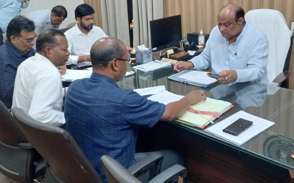 रायपुर : राजस्व मंत्री जयसिंह अग्रवाल की अध्यक्षता में अंतर्विभागीय समिति की हुई बैठक
