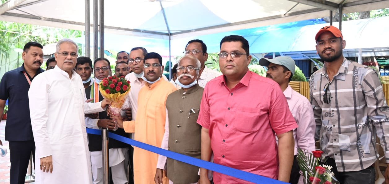 रायपुर : मुख्यमंत्री  भूपेश बघेल से छत्तीसगढ़ बंजारा समाज के सदस्यों ने की सौजन्य मुलाकात