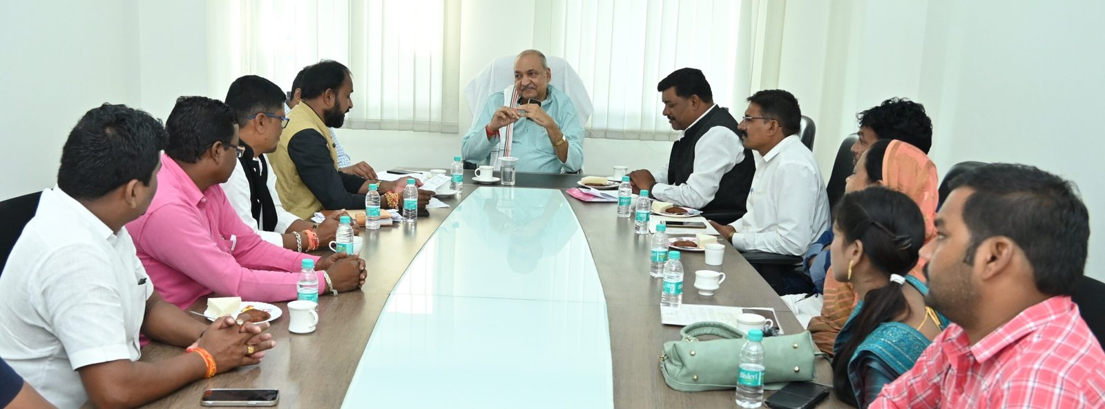 रायपुर : ​​​​​​​पंचायत एंव ग्रामीण विकास मंत्री श्री रविन्द्र चौबे से प्रदेश सरपंच संघ के पदाधिकारियों ने की मुलाकात 