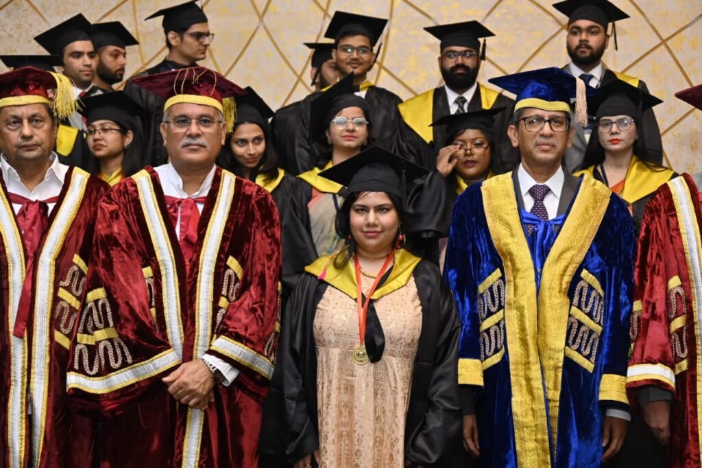 रायपुर: दृढ़ इच्छाशक्ति के दम पर दृष्टिहीन छात्रा बनी हिदायतुल्ला नेशनल लॉ युनिवर्सिटी की टॉपर