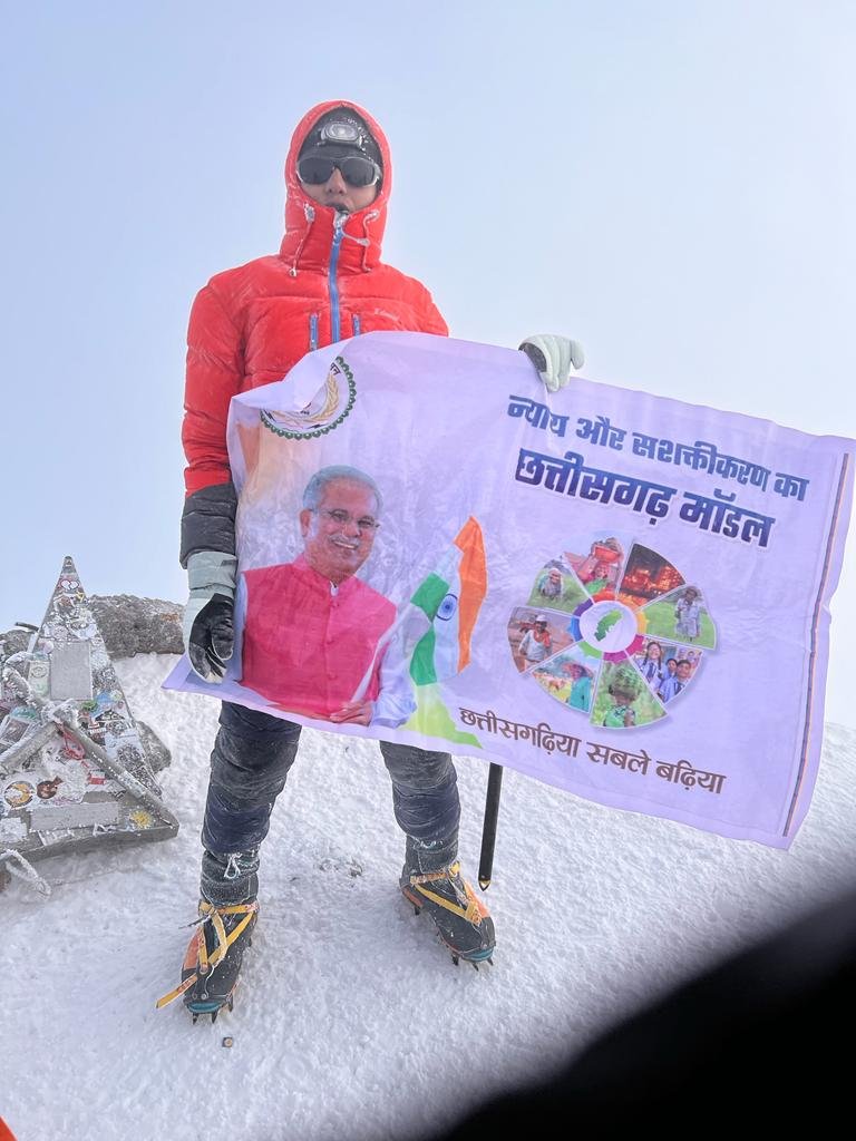 रायपुर : छत्तीसगढ़ की बेटी अंकिता ने स्वतंत्रता दिवस पर यूरोप के सबसे ऊंची चोटी माउंट एलब्रुस पर फहराया तिरंगा
