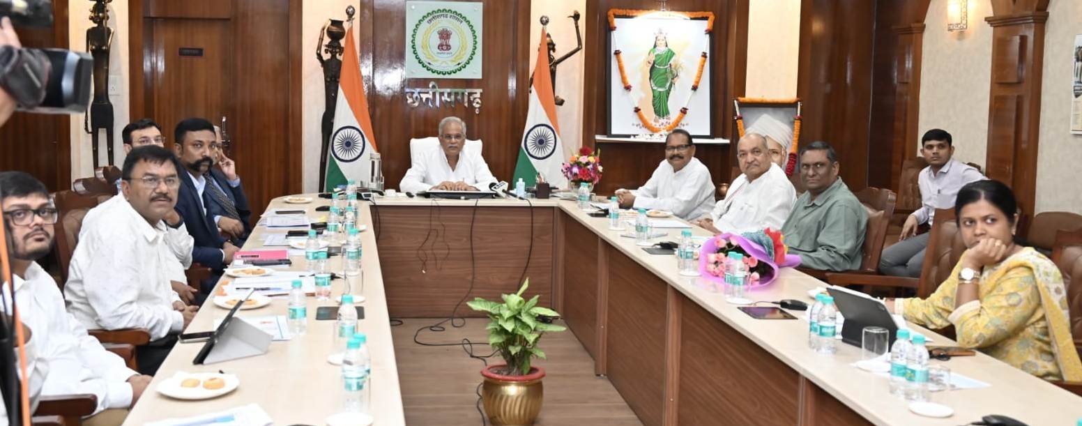 रायपुर: गोधन न्याय योजना से गौ माता के साथ धरती माता की कर रहे सेवा: मुख्यमंत्री  भूपेश बघेल