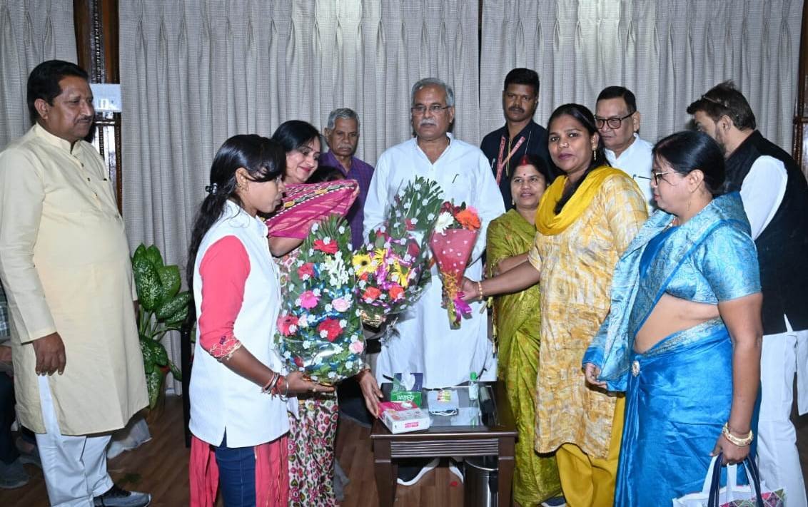 रायपुर : निगम-मंडल-आयोग के नवनियुक्त पदाधिकारियों ने मुख्यमंत्री से की सौजन्य मुलाकात