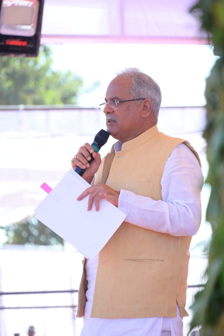 रायपुर : मुख्यमंत्री  भूपेश बघेल द्वारा नवागढ़ विधानसभा के ग्राम दाढ़ी में आयोजित भेंट-मुलाकात में की गई प्रमुख घोषणाएं