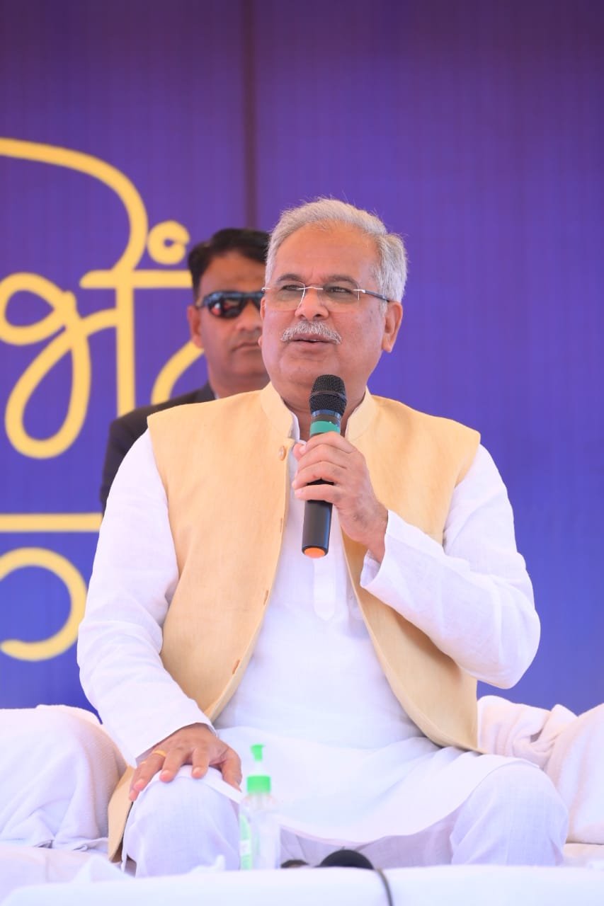 रायपुर : मुख्यमंत्री  बघेल ने कर्ज माफी और धान खरीदी पर चर्चा करते हुए कहा कि राजीव गांधी किसान न्याय योजना की चौथी किश्त 31 मार्च को देंगे