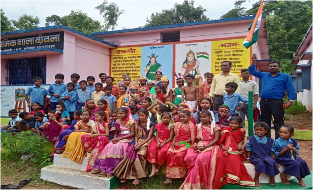 गरियाबंद : राज्य सरकार की अभिनव पहल : बैगलेस डे से बच्चों में छुपी प्रतिभा निखर कर सामने आ रही है