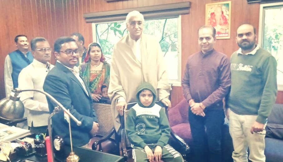 रायपुर: स्वास्थ्य मंत्री  टी.एस. सिंहदेव से मस्कुलर डिस्ट्रॉफी से पीड़ित लोगों और उनके परिजनों ने की मुलाकात