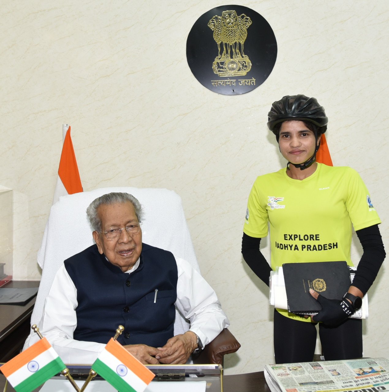 रायपुर : राज्यपाल से एथलीट और पर्वतारोही सुश्री आशा मालवीय ने की सौजन्य भेंट