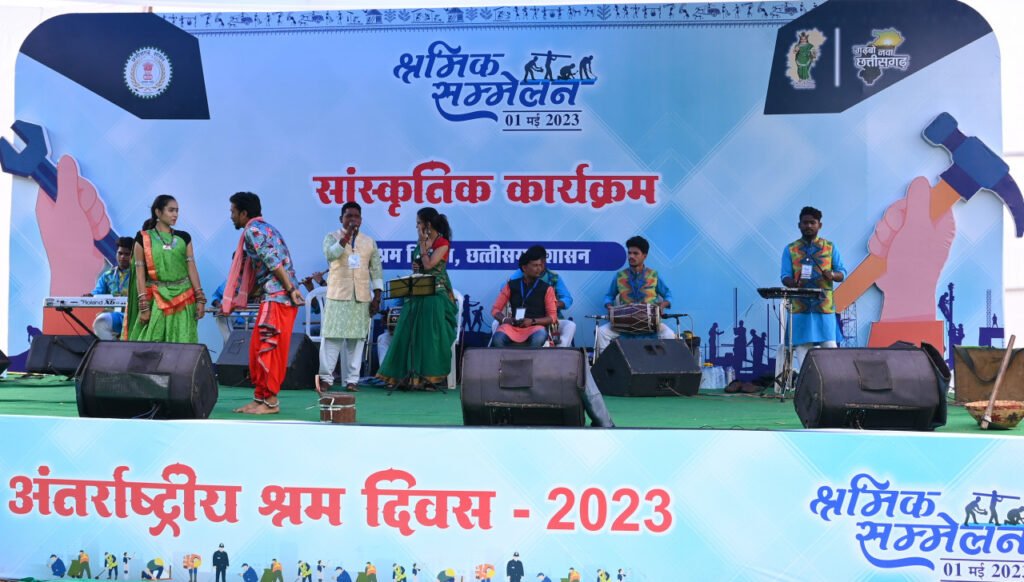 रायपुर : गजब विटामिन भरे हे छत्तीसगढ़ के बांसी में गीत की शानदार प्रस्तुति