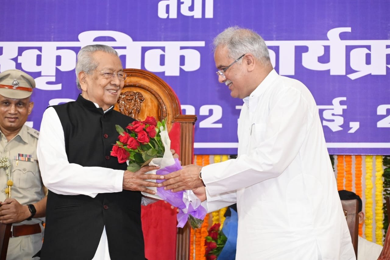 रायपुर : विधानसभा में ‘उत्कृष्टता अलंकरण एवं विदाई समारोह’ शुरू
