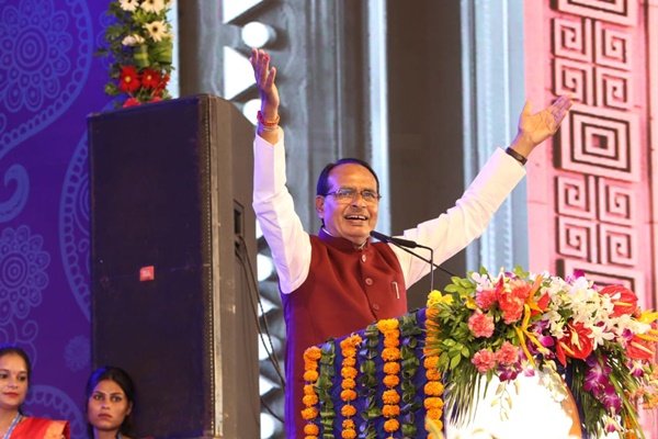 CM_Shivraj_Ladali_ladli_behna_yojana_3-1.jpg