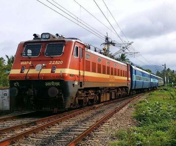 train-2.jpg