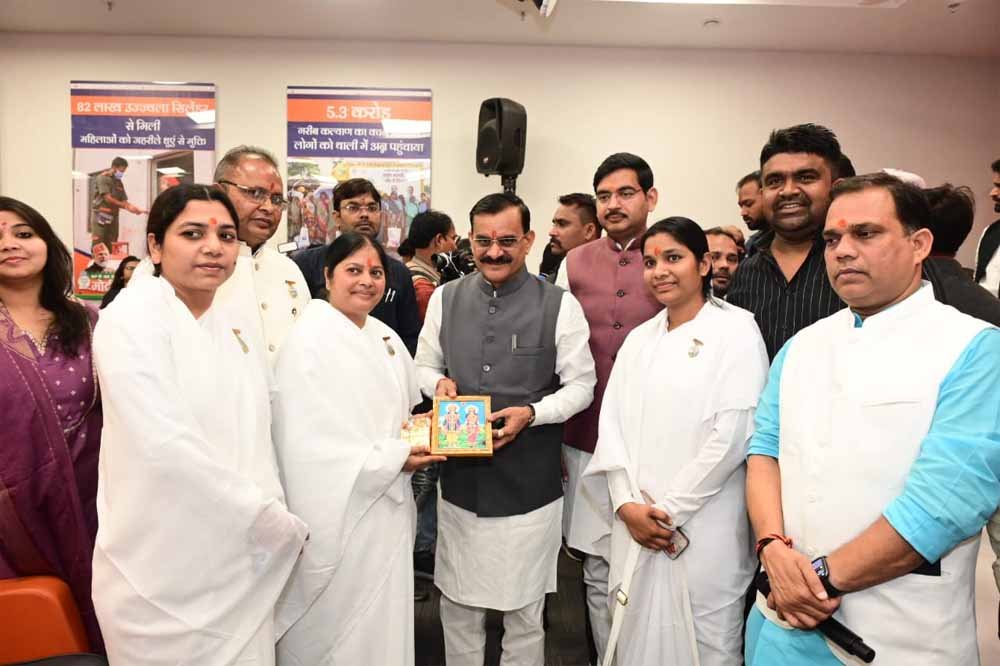 vd_sharma_in_bjp.jpg