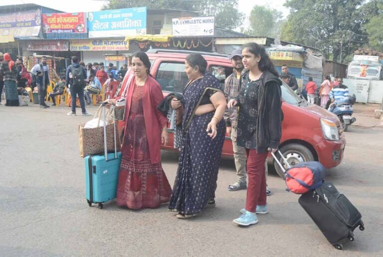 Bus_and_auto_drivers_strike_02.jpg