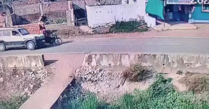 CG : पुलिस वाहन ने पति-पत्नी को रौंदा, दोनों की हालत नाजुक