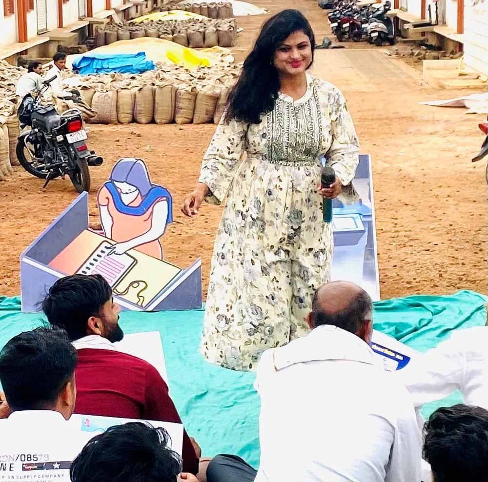 sarika.jpg