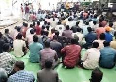 CG : हड़ताल पर बैठे शक्कर कारखाना के श्रमिक,