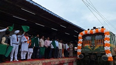 CG : अयोध्या जाने वाले श्रद्धालुओं का रेलवे स्टेशन में स्वागत