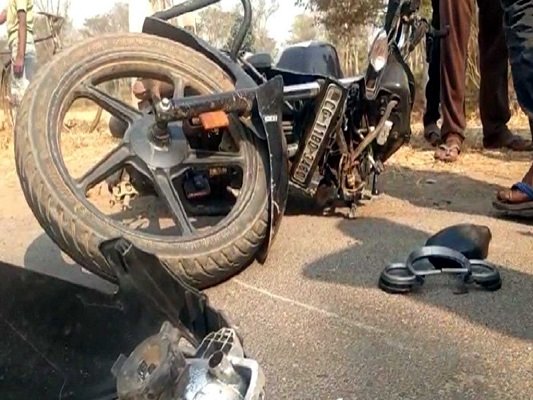 CG : आमने- सामने बाइक के टकराने से चालक की मौत 