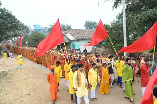 राजनांदगांव : डुमरडीहकला में कलश यात्रा के साथ श्रीमद् देवी भागवत, चंडी यज्ञ का शुभारंभ