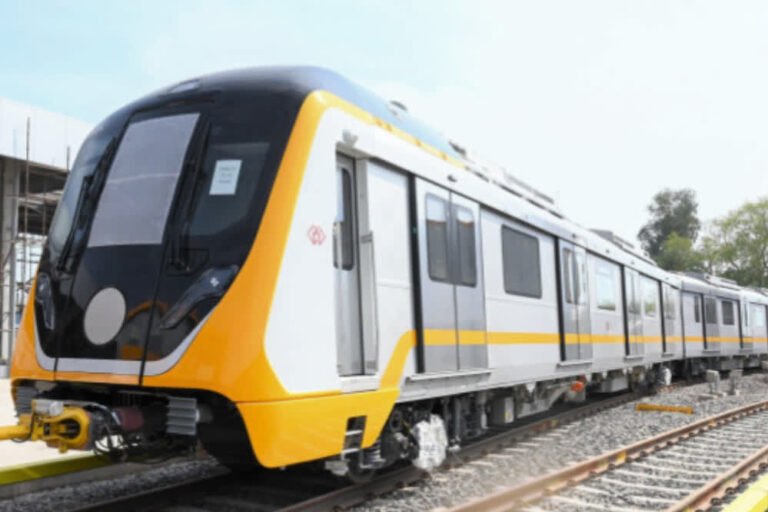 Metro_train_indore_2A_62_1.jpg