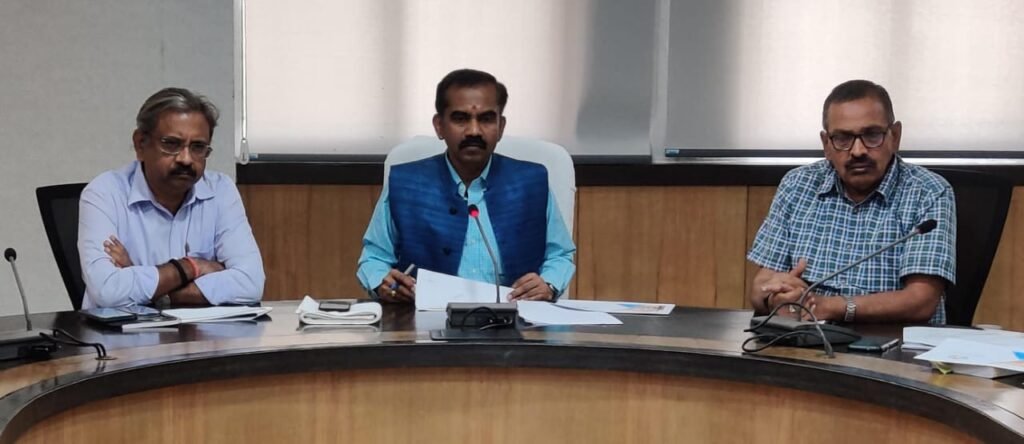 CG : ई – रिक्शा एवं ऑटो के कारण उत्पन्न यातायात समस्याओं एवं उनके समाधान पर परिवहन सचिव ने ली वर्चुअल बैठक